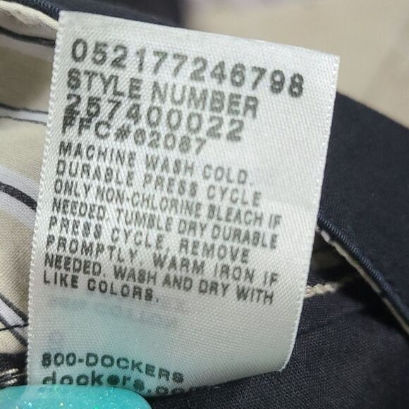 Dockers Black Mid-Rise Curvy Capri Pants – Size 8 Stretch Workwear Crops Uniform - Picture 8 of 8